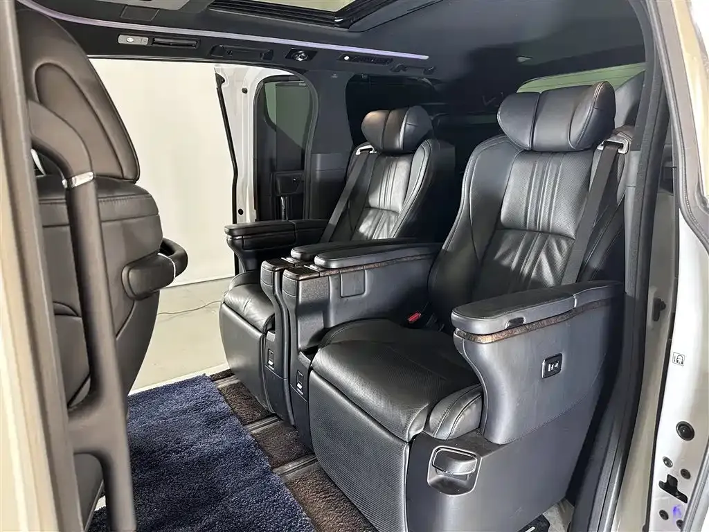 Toyota Vellfire 2023 из CN, фото 3