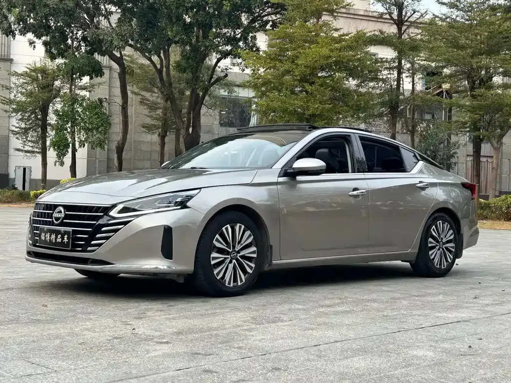 Nissan Teana — фото 1