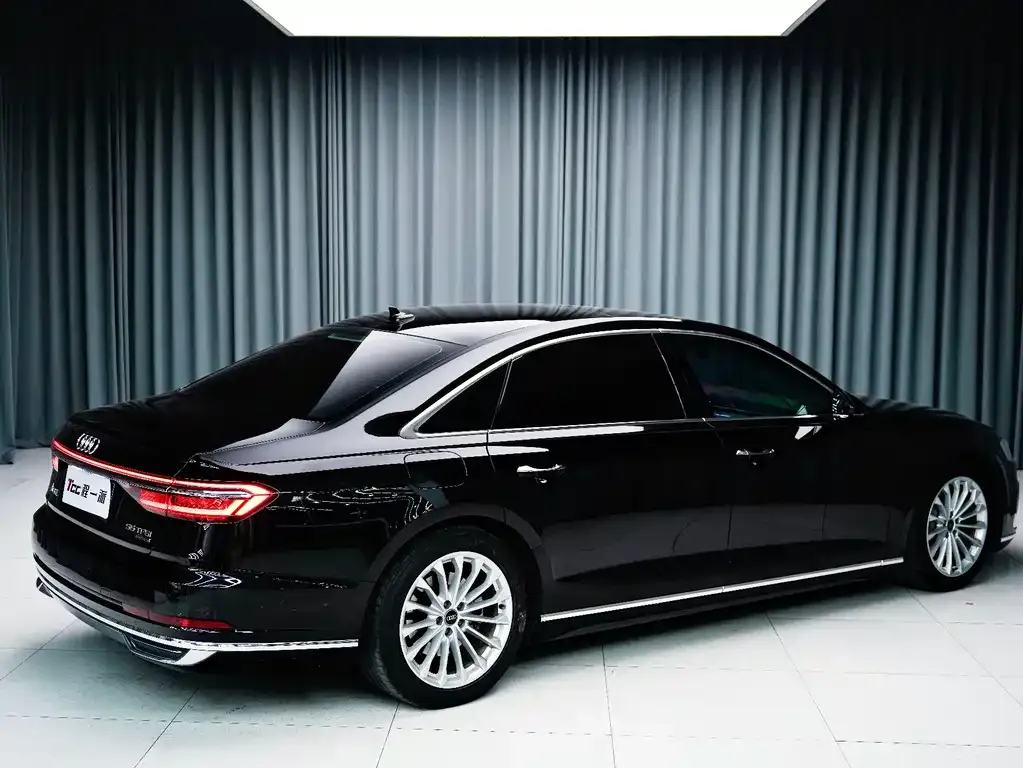 Audi A8 2021 из CN, фото 3