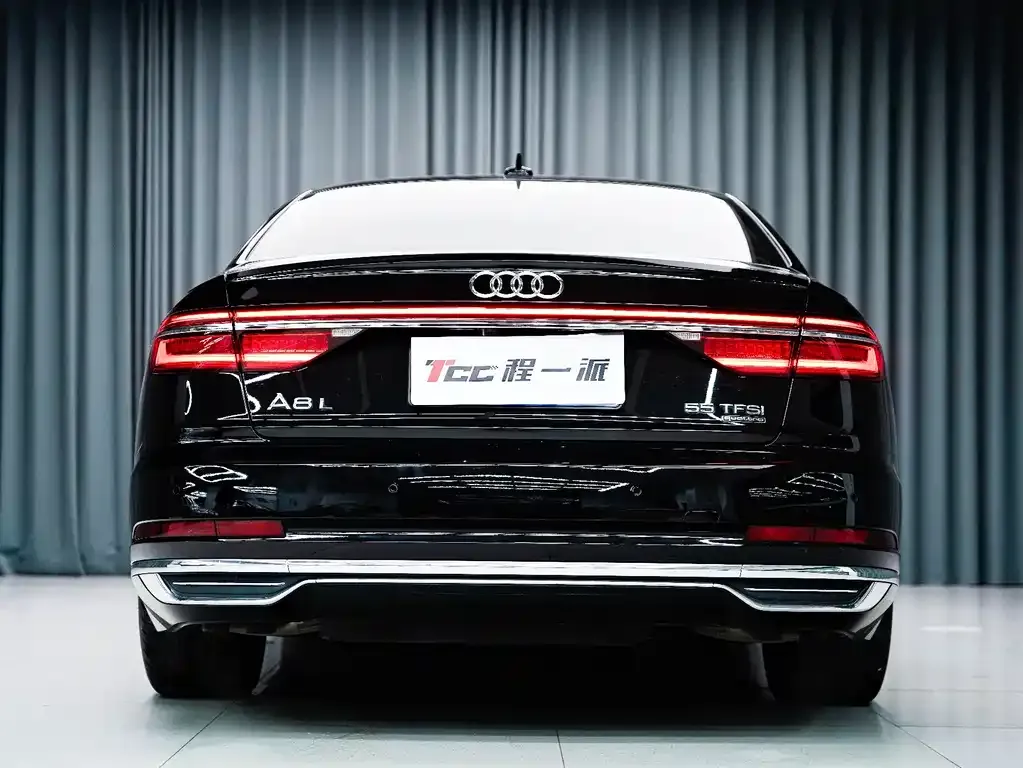 Audi A8 2021 из CN, фото 2