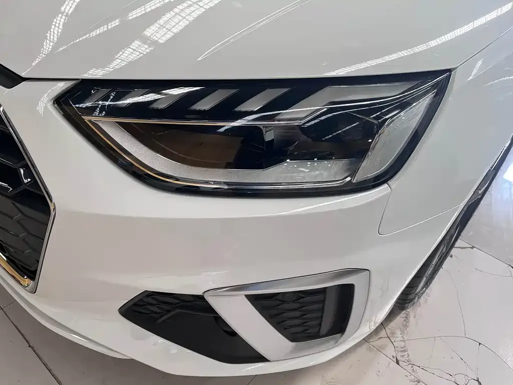 Audi A4L 2022 из CN, фото 5