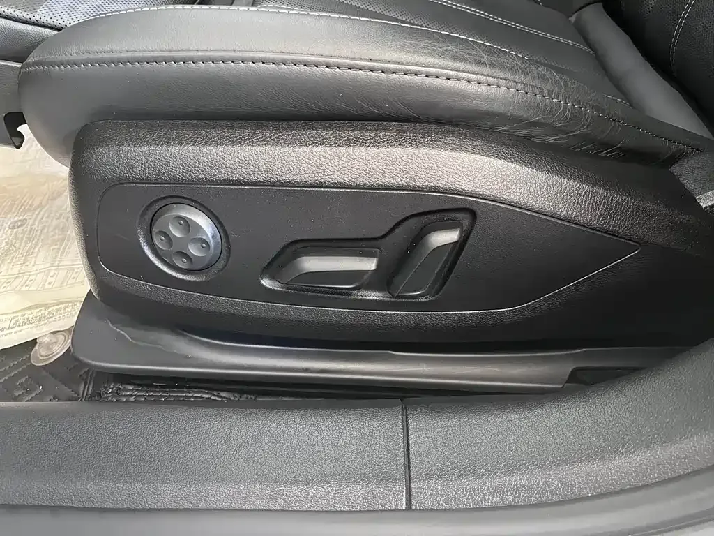 Audi A4L 2022 из CN, фото 4