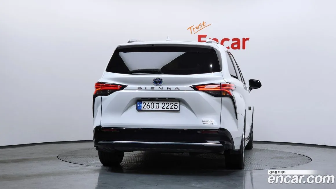 Toyota Sienna 2023 из KR, фото 2