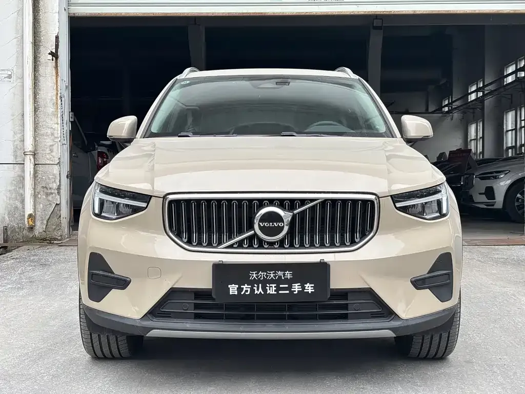 Volvo XC40 — фото 5