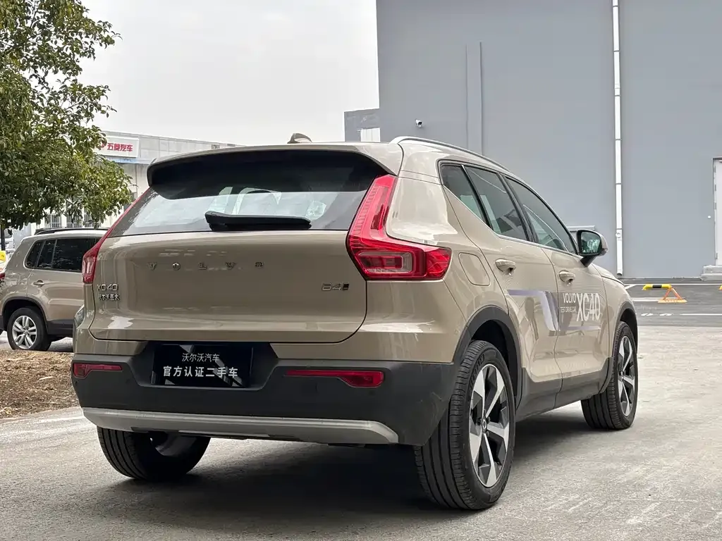 Volvo XC40 — фото 6