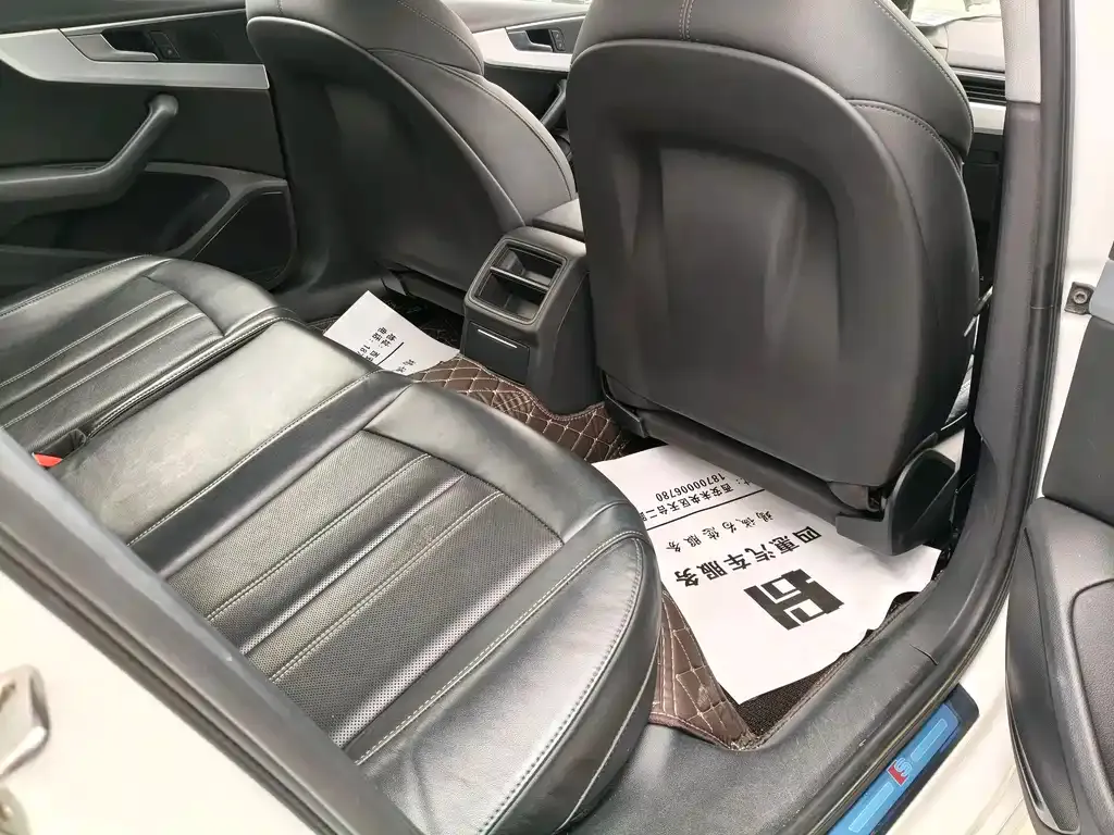Audi A4L 2023 из CN, фото 9