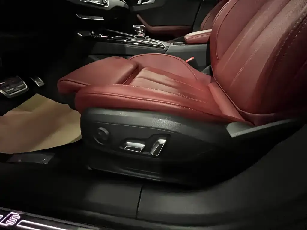 Audi A4L 2024 из CN, фото 9
