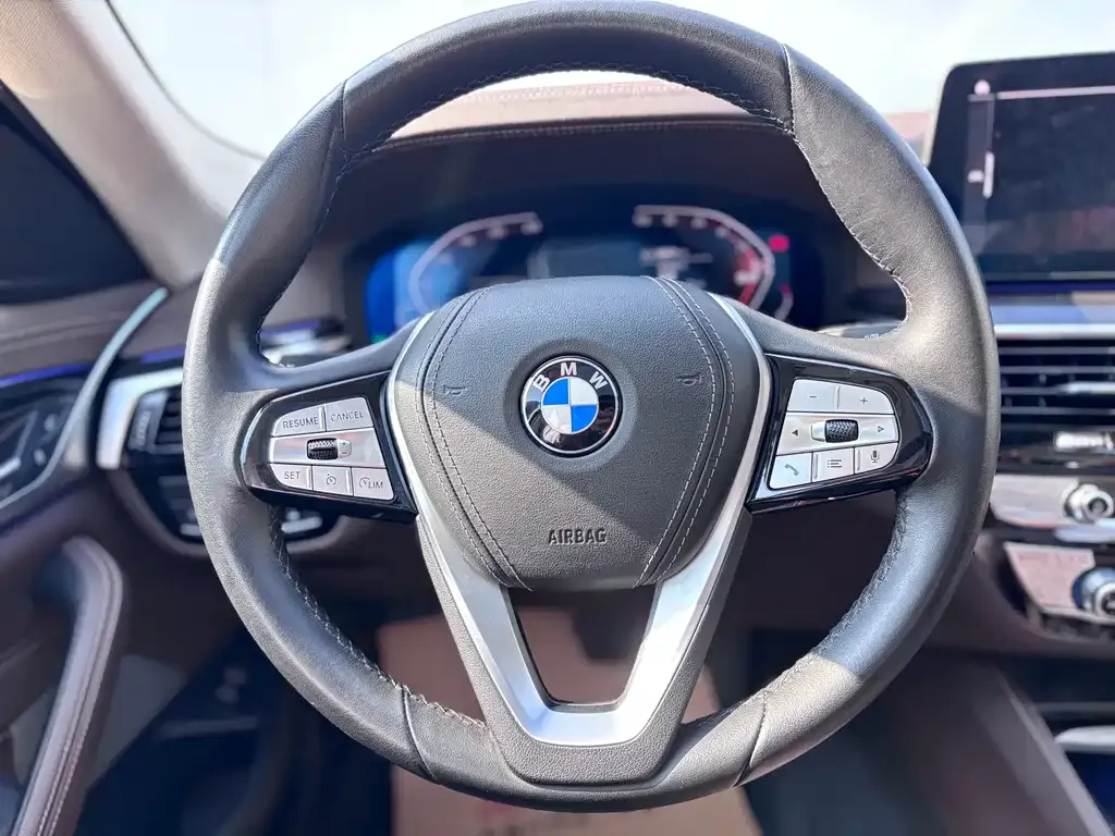 BMW 5 Series — фото 5