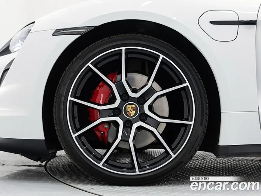 Porsche Taycan 2024 из KR, фото 10