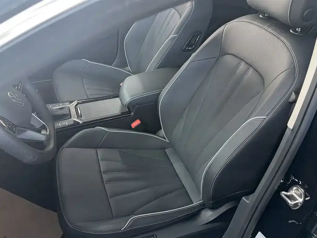 Volkswagen Passat 2024 из CN, фото 2