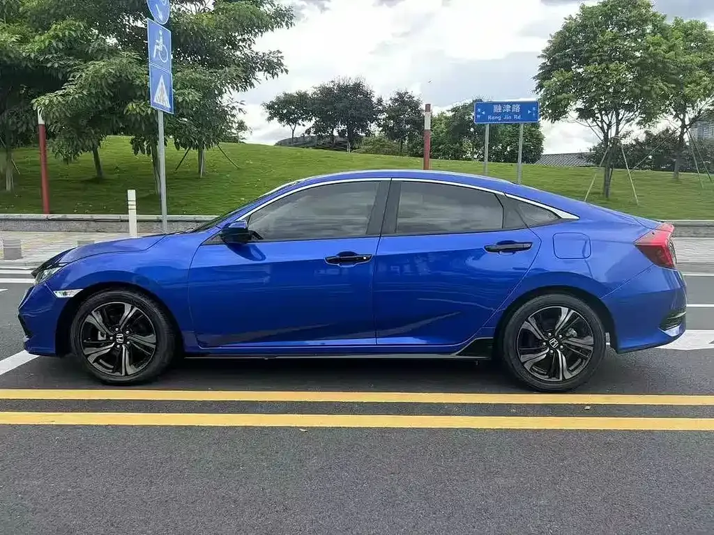 Honda Civic — фото 8