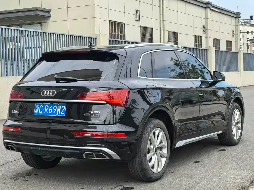Audi Q5L — фото 8