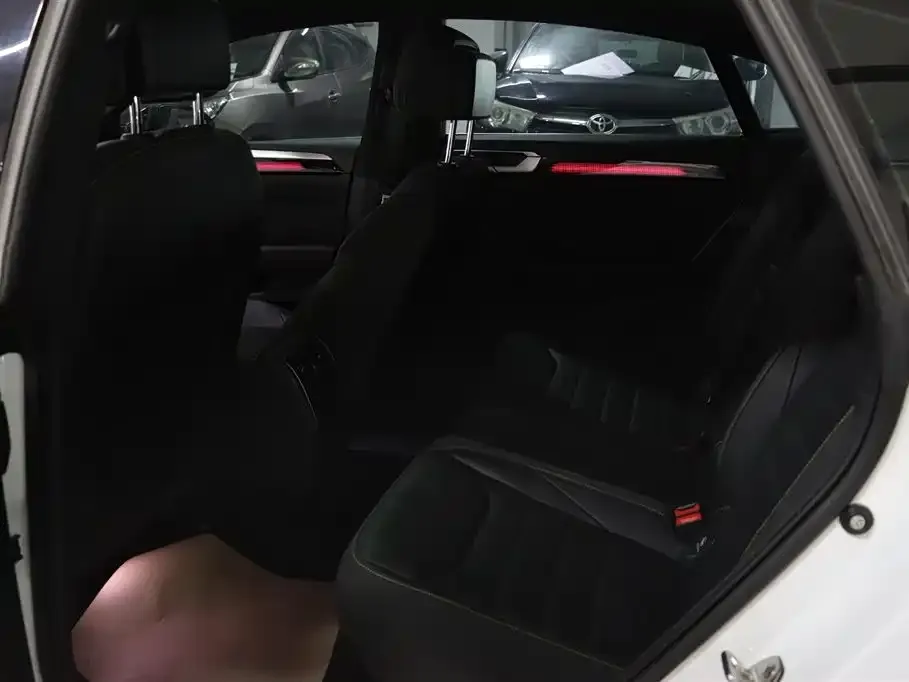 Volkswagen CC 2023 из CN, фото 10