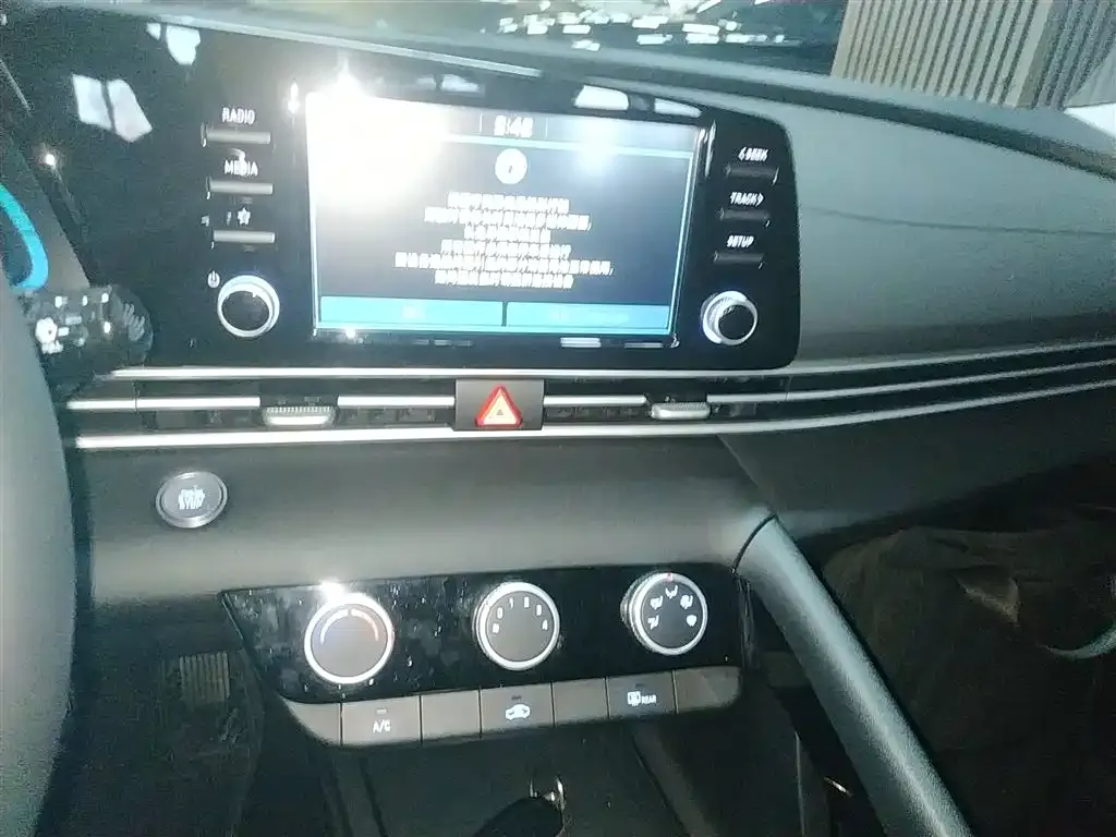 Hyundai Elantra — фото 10