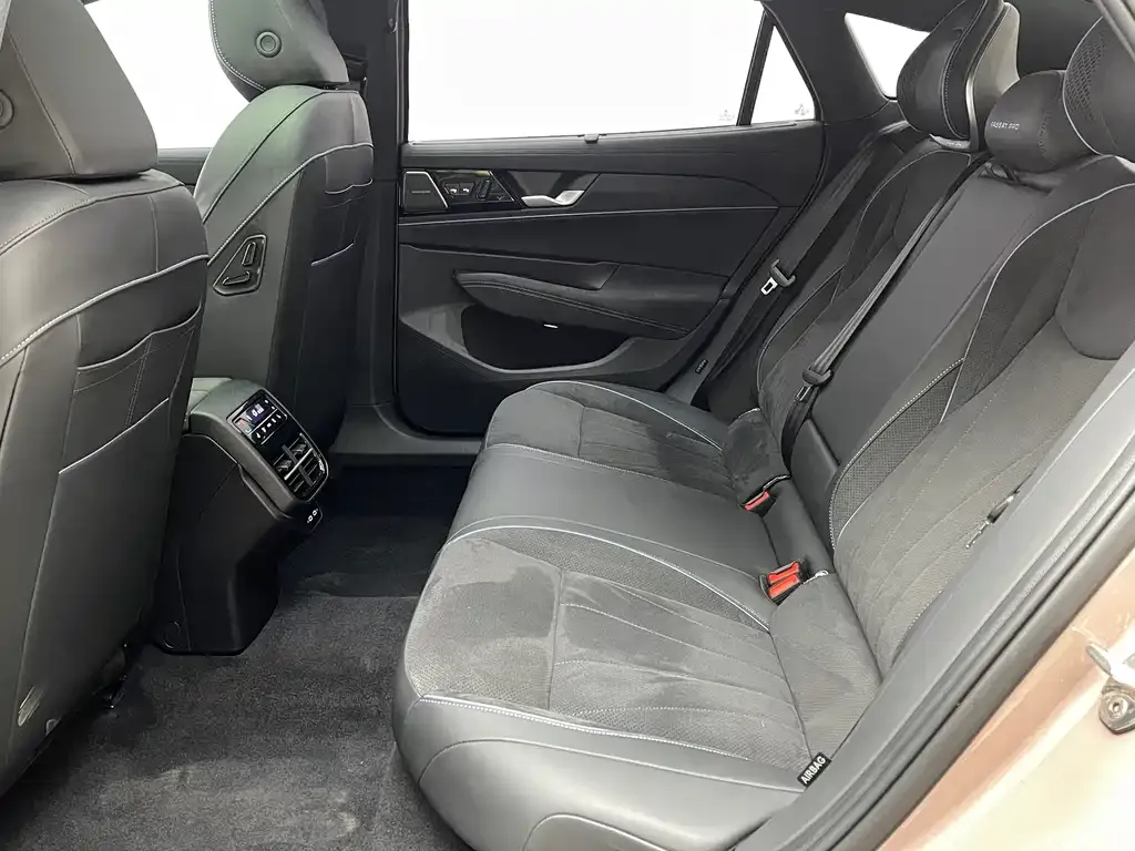 Volkswagen Passat 2024 из CN, фото 10
