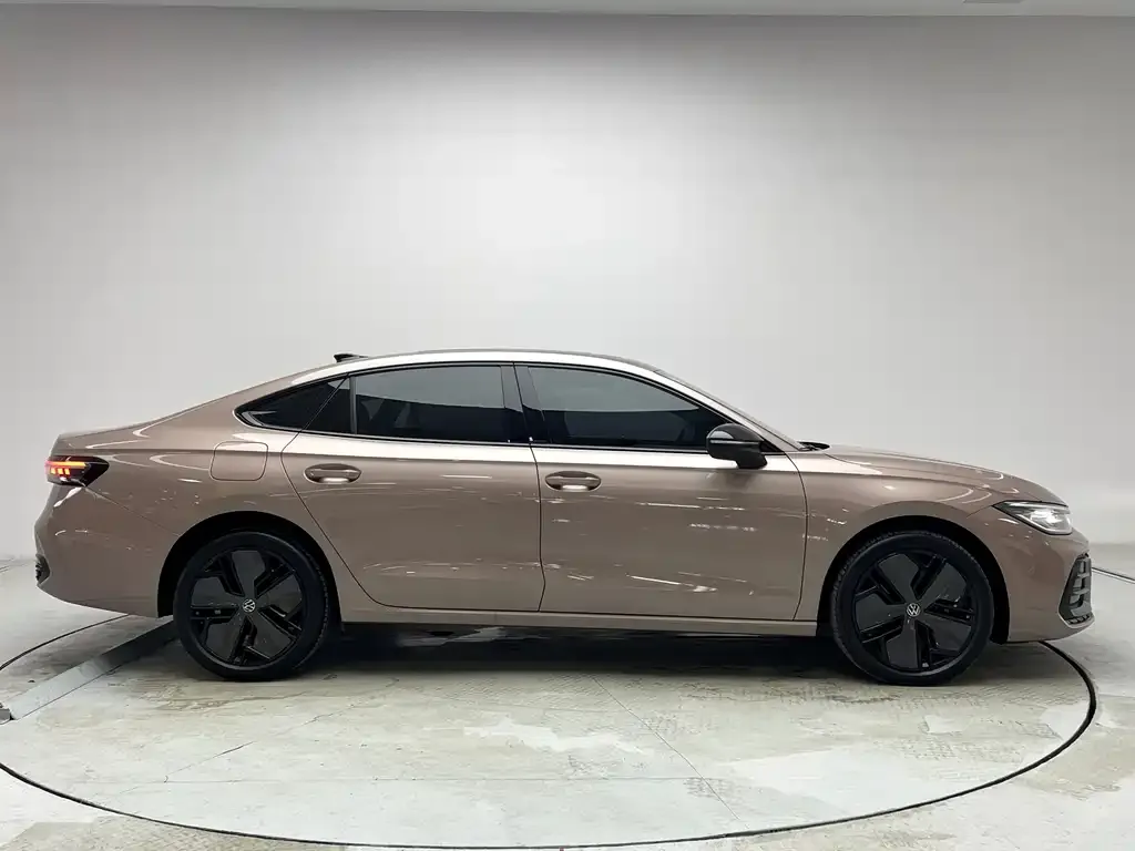 Volkswagen Passat 2024 из CN, фото 2