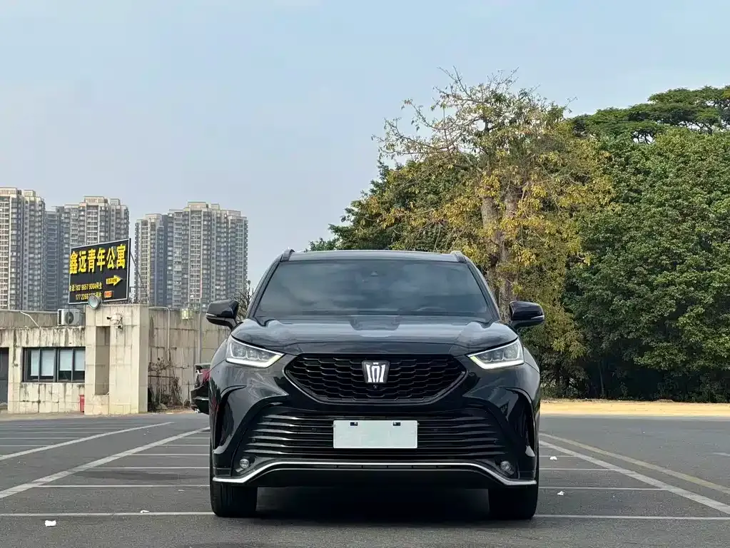 Toyota Crown Kluger 2023 из CN, фото 4