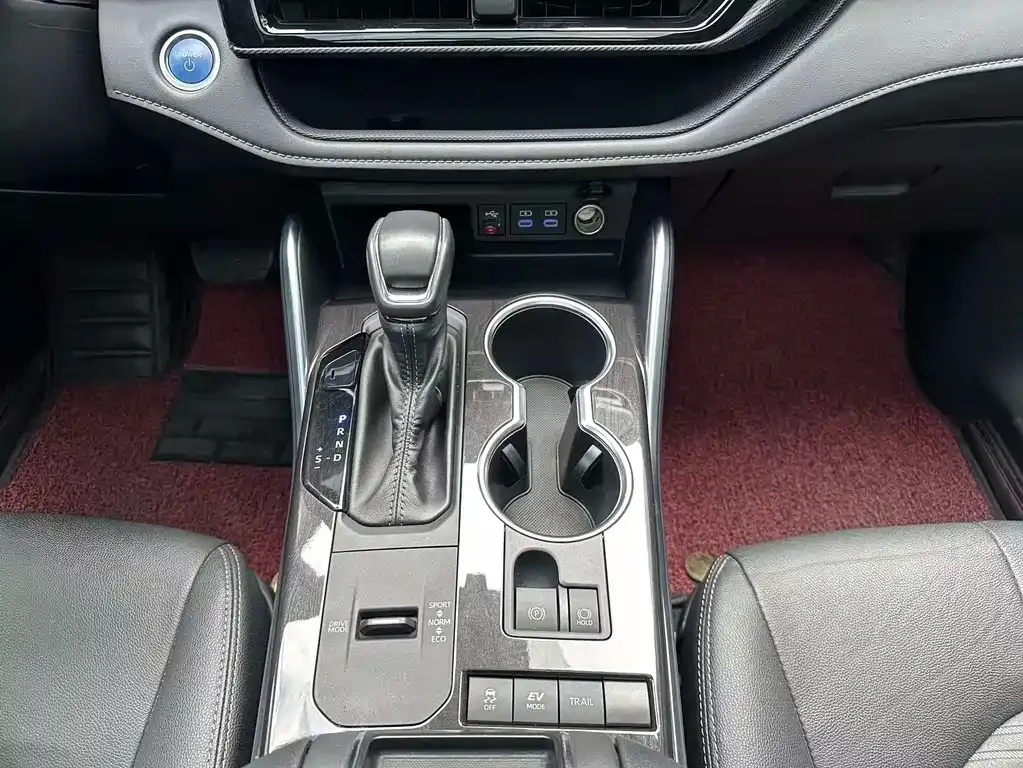 Toyota Crown Kluger 2023 из CN, фото 10