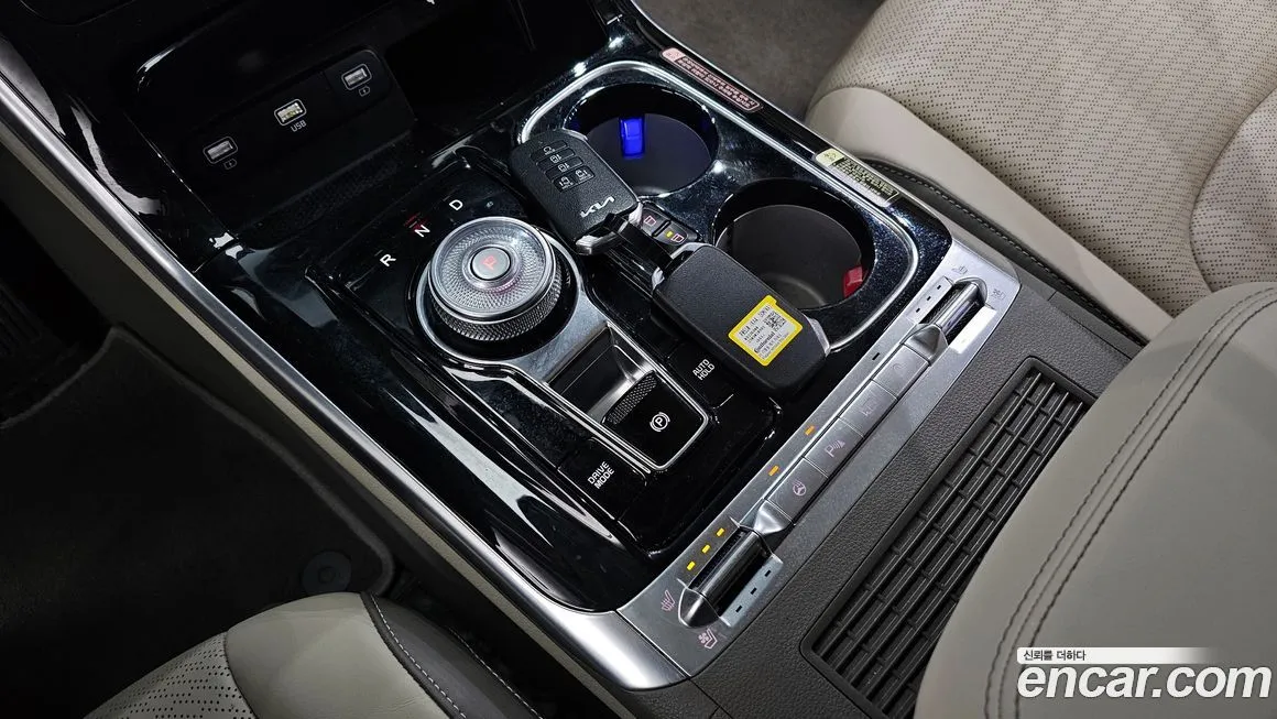 Kia Carnival — фото 10