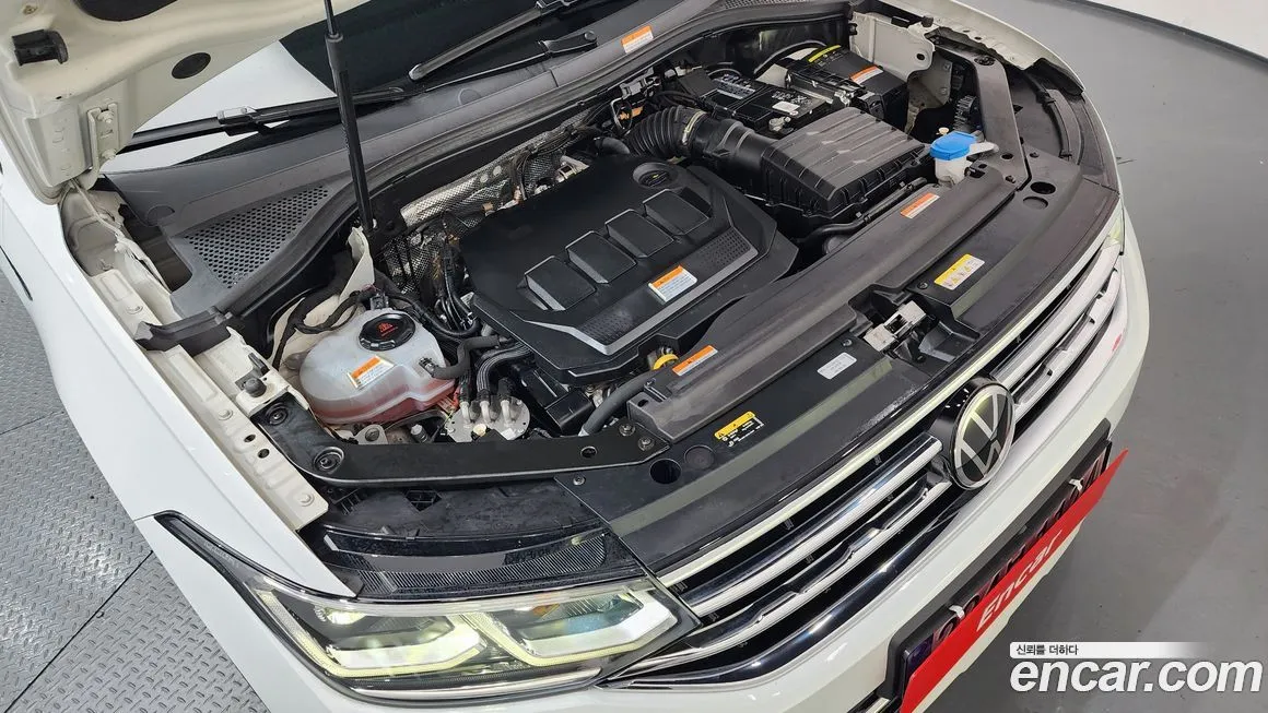 Volkswagen Tiguan — фото 9