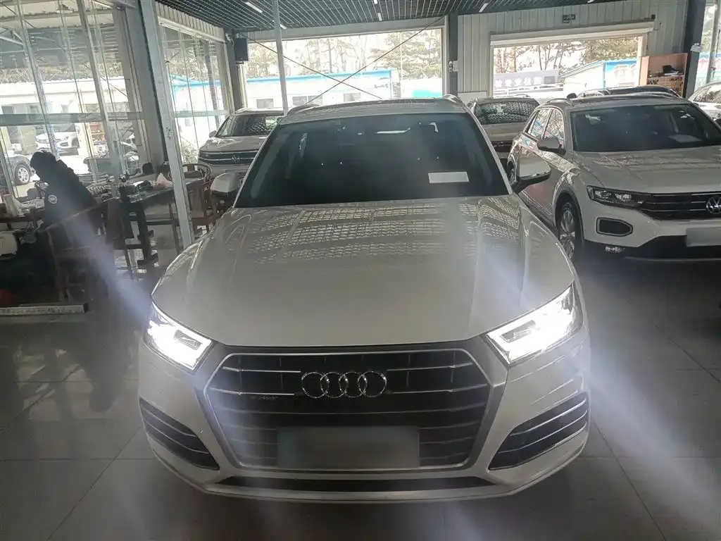 Audi Q5L 2021 из CN, фото 2