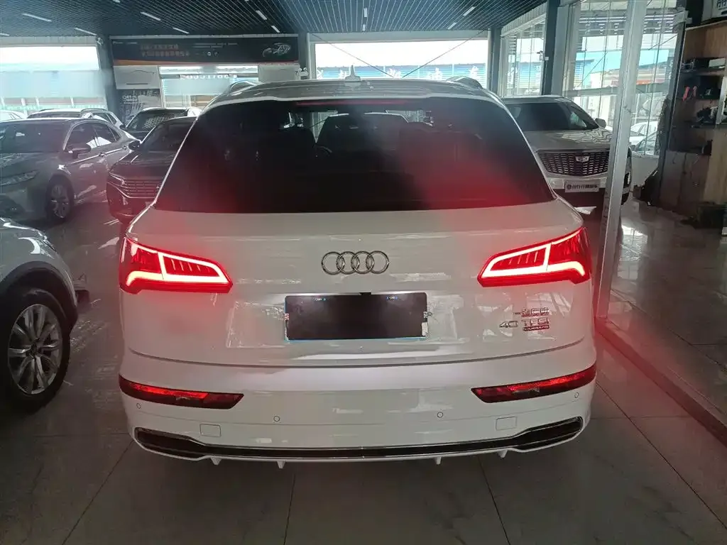 Audi Q5L 2021 из CN, фото 3