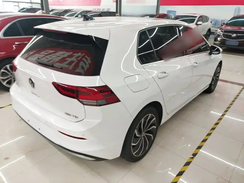 Volkswagen Golf 2024 из CN, фото 4