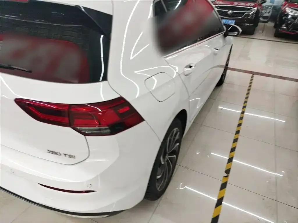 Volkswagen Golf 2024 из CN, фото 2