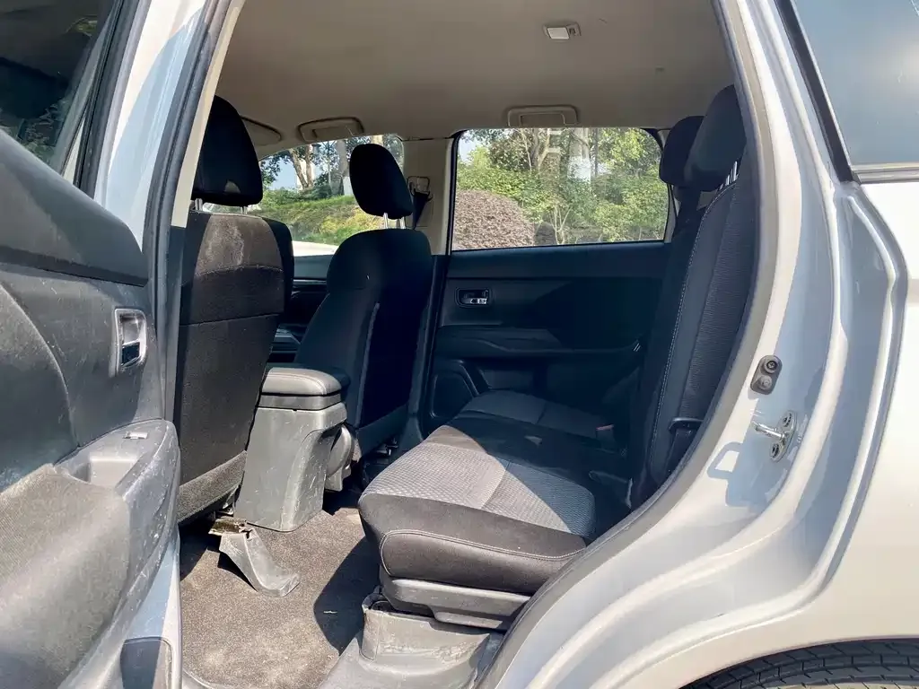 Mitsubishi Outlander — фото 2