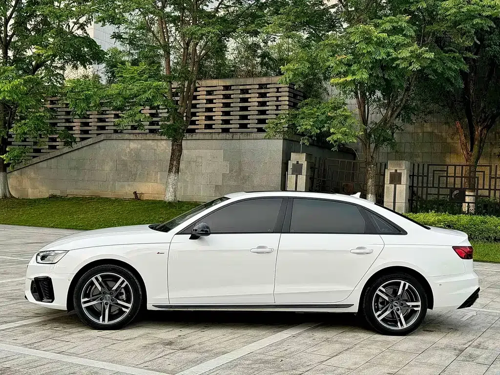 Audi A4L — фото 9