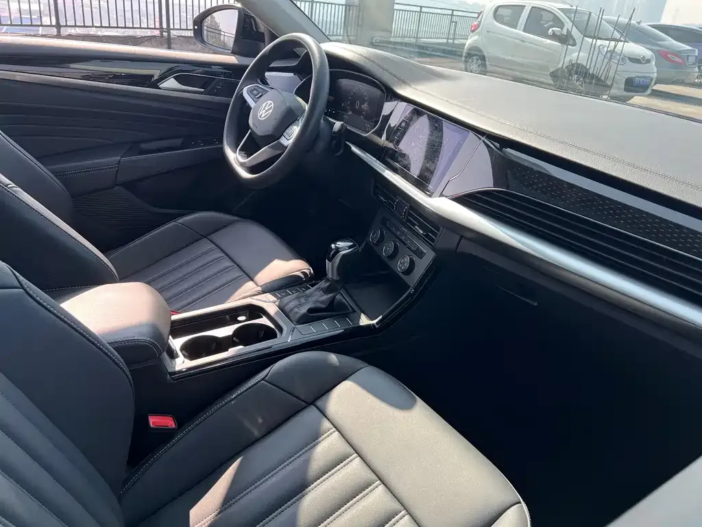 Volkswagen Passat 2023 из CN, фото 2