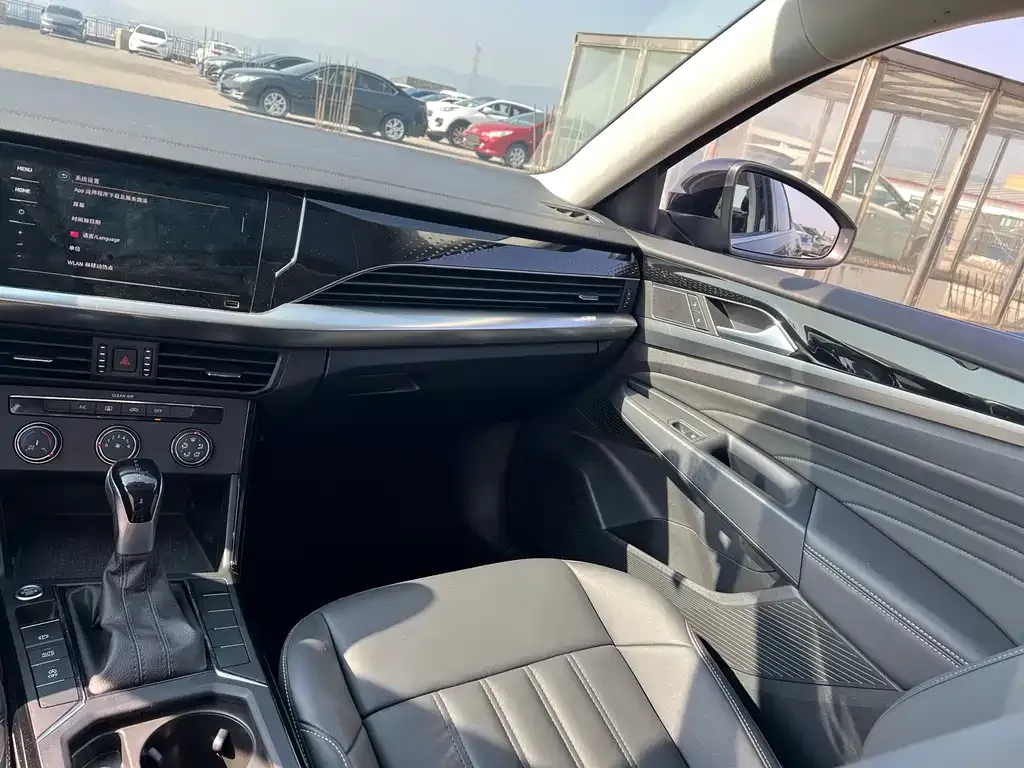 Volkswagen Passat 2023 из CN, фото 10