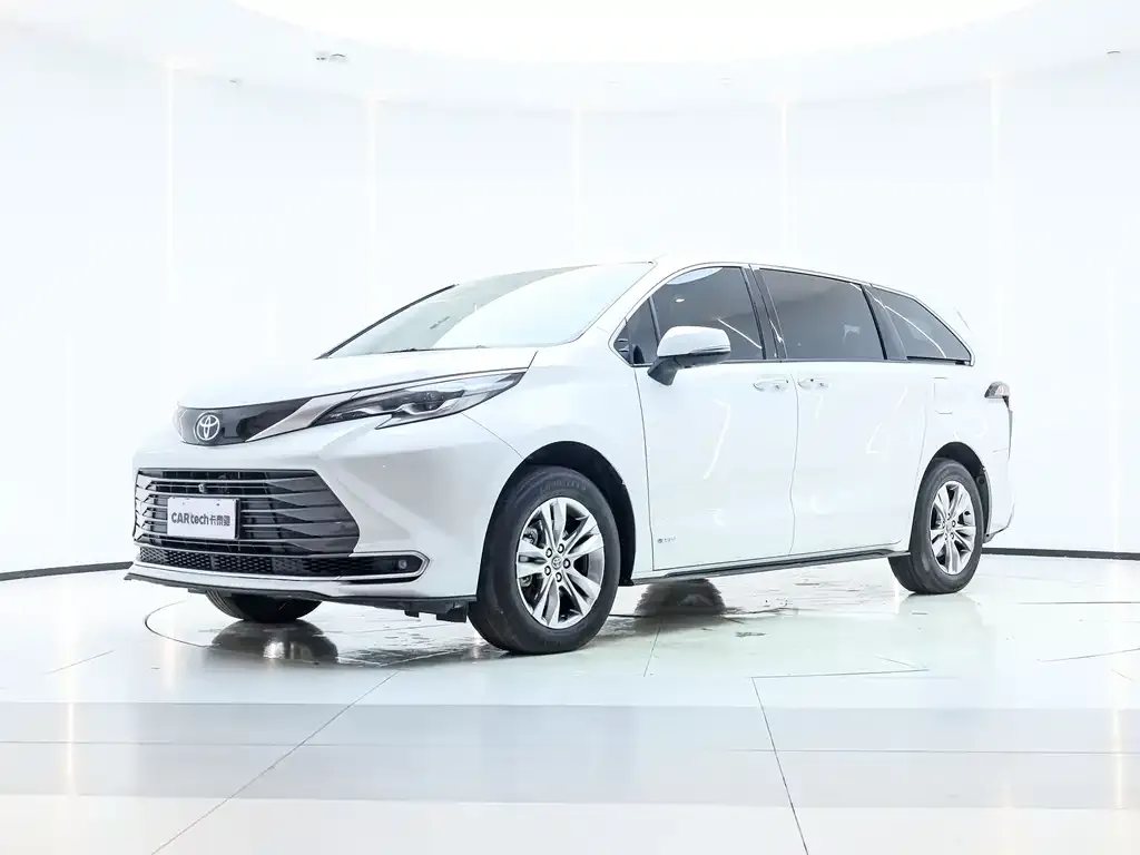 Toyota Sienna — фото 1