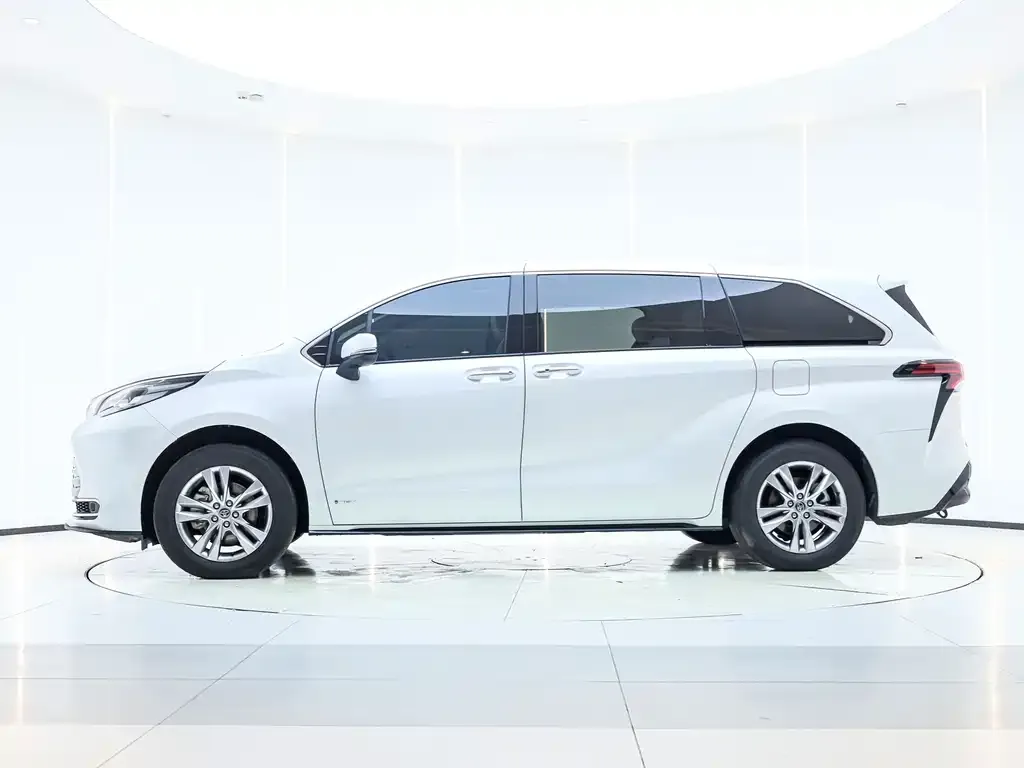 Toyota Sienna — фото 10