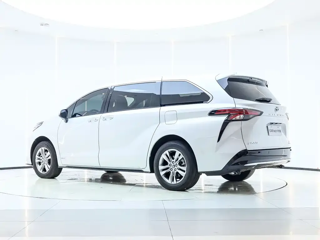 Toyota Sienna — фото 5