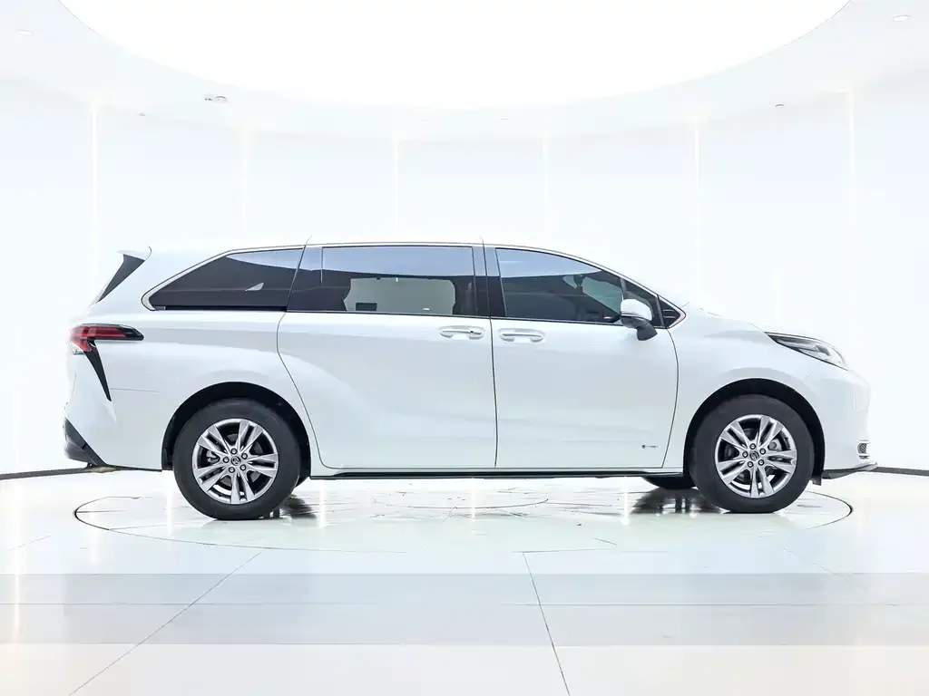 Toyota Sienna — фото 8