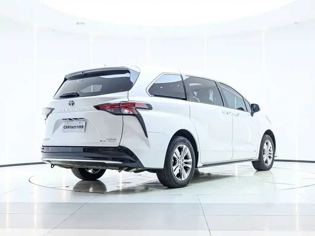 Toyota Sienna — фото 9