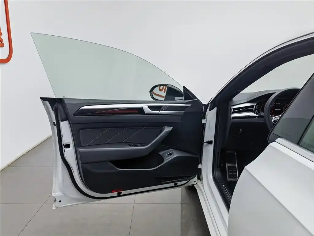 Volkswagen CC 2024 из CN, фото 4