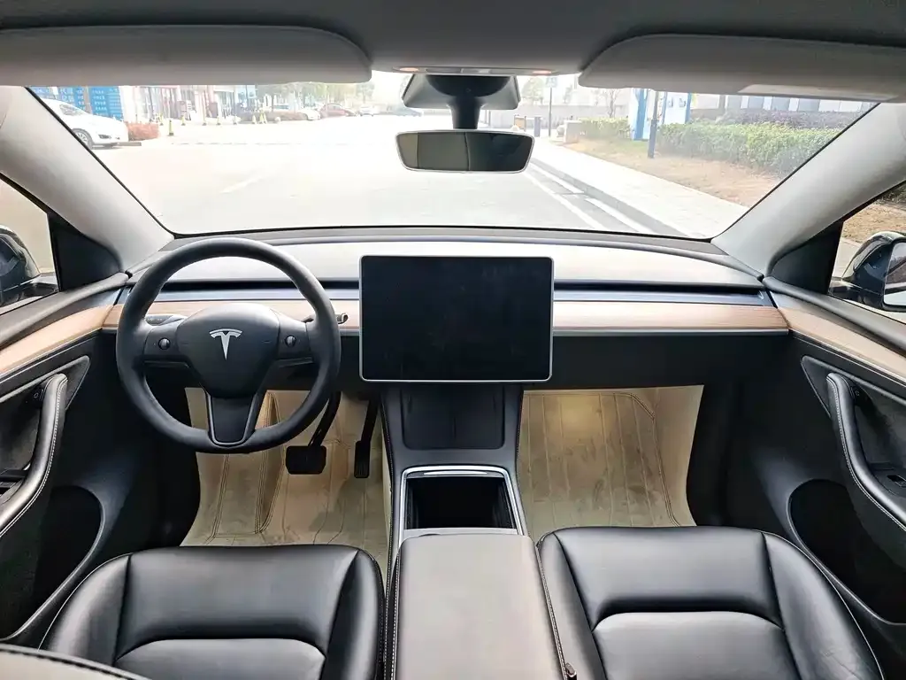 Tesla Model Y — фото 6