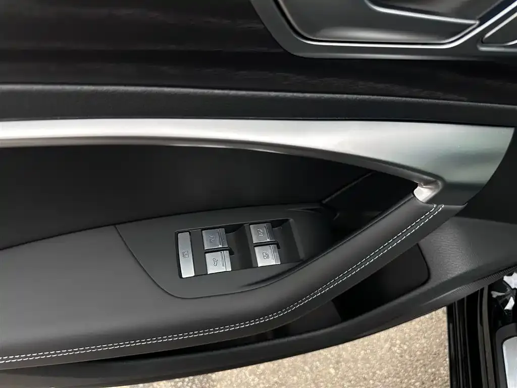 Audi A6L 2024 из CN, фото 2