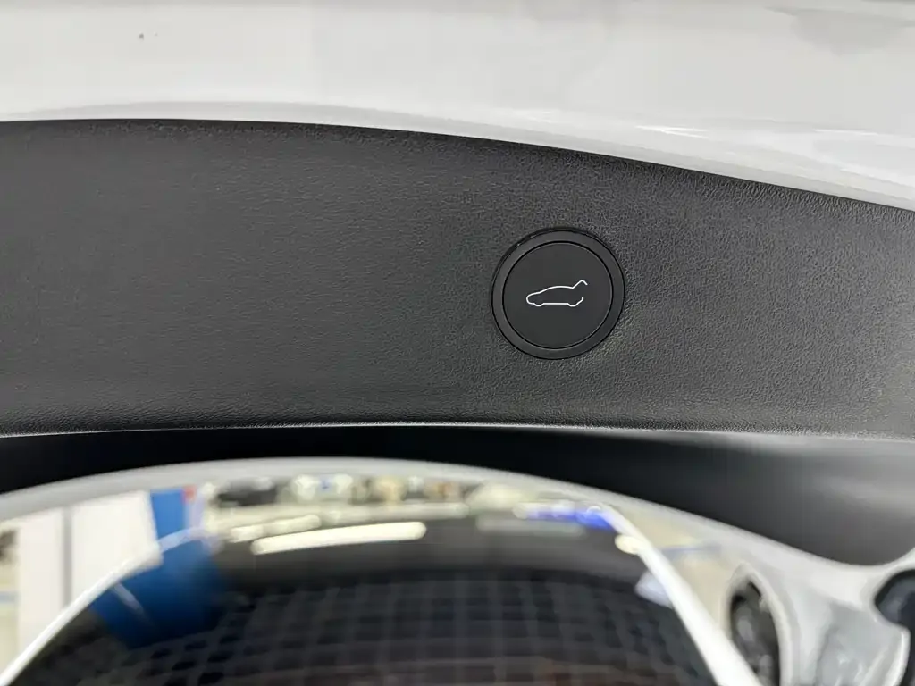 Tesla Model 3 — фото 10
