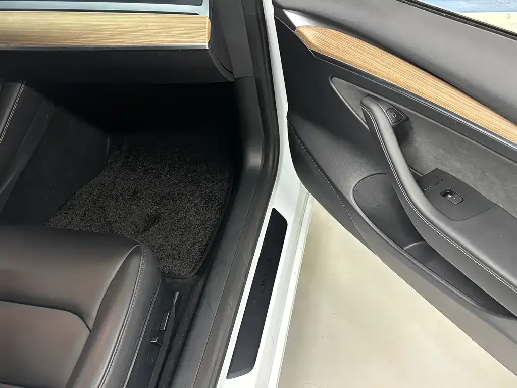 Tesla Model 3 — фото 5