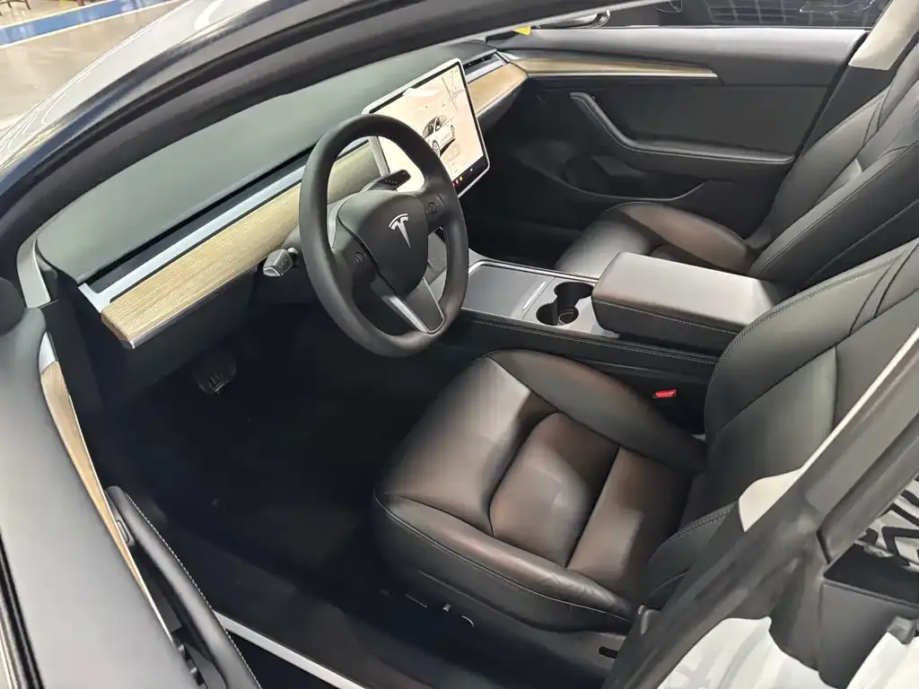 Tesla Model 3 — фото 9