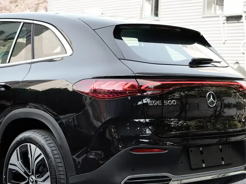 Mercedes-Benz EQE SUV — фото 7
