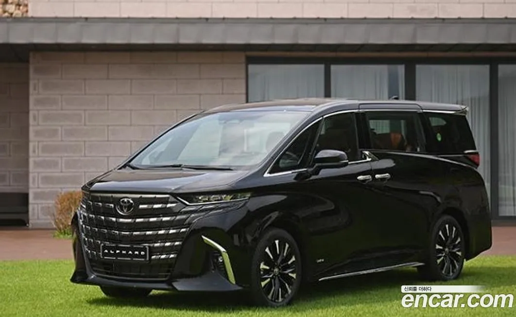Toyota Alphard — фото 1