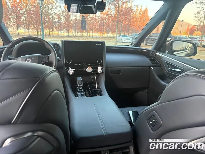 Toyota Alphard — фото 5
