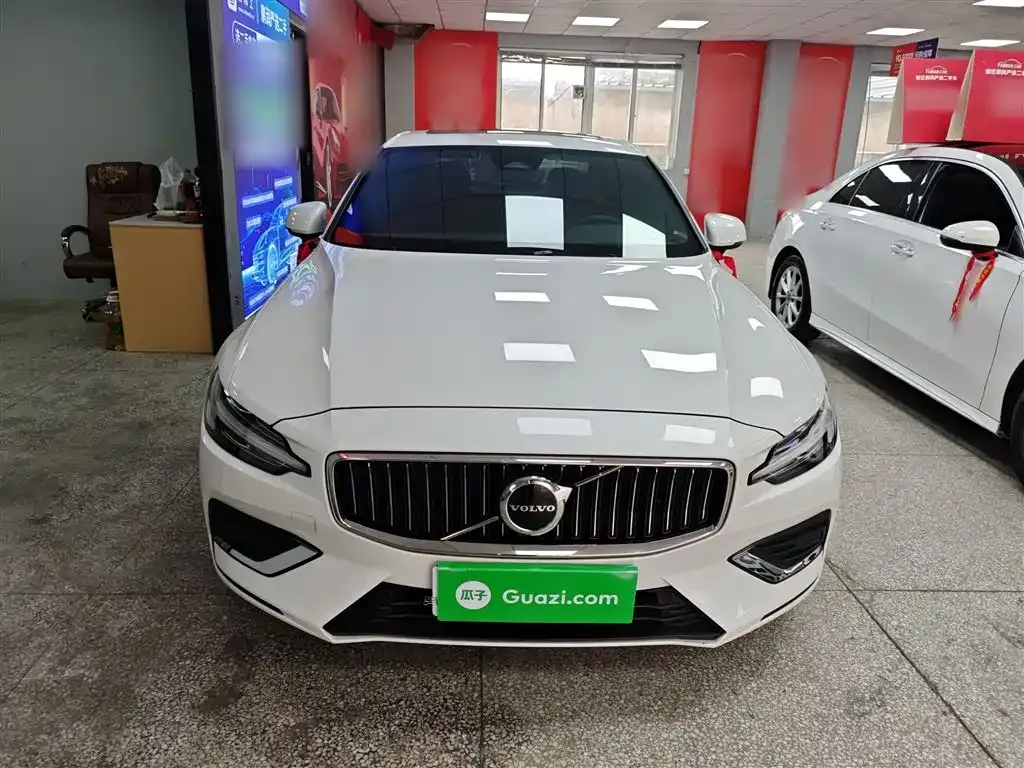 Volvo S60 2022 из CN, фото 8
