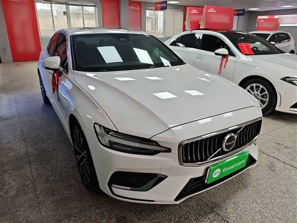 Volvo S60 2022 из CN, фото 2