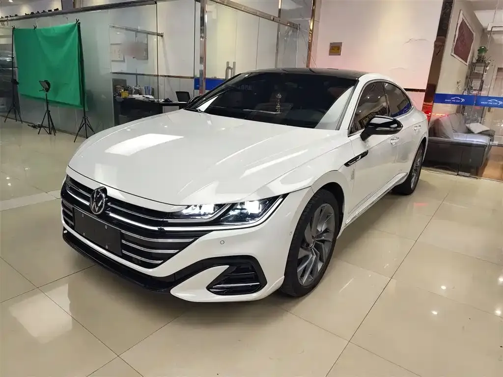 Volkswagen CC 2023 из CN, фото 1