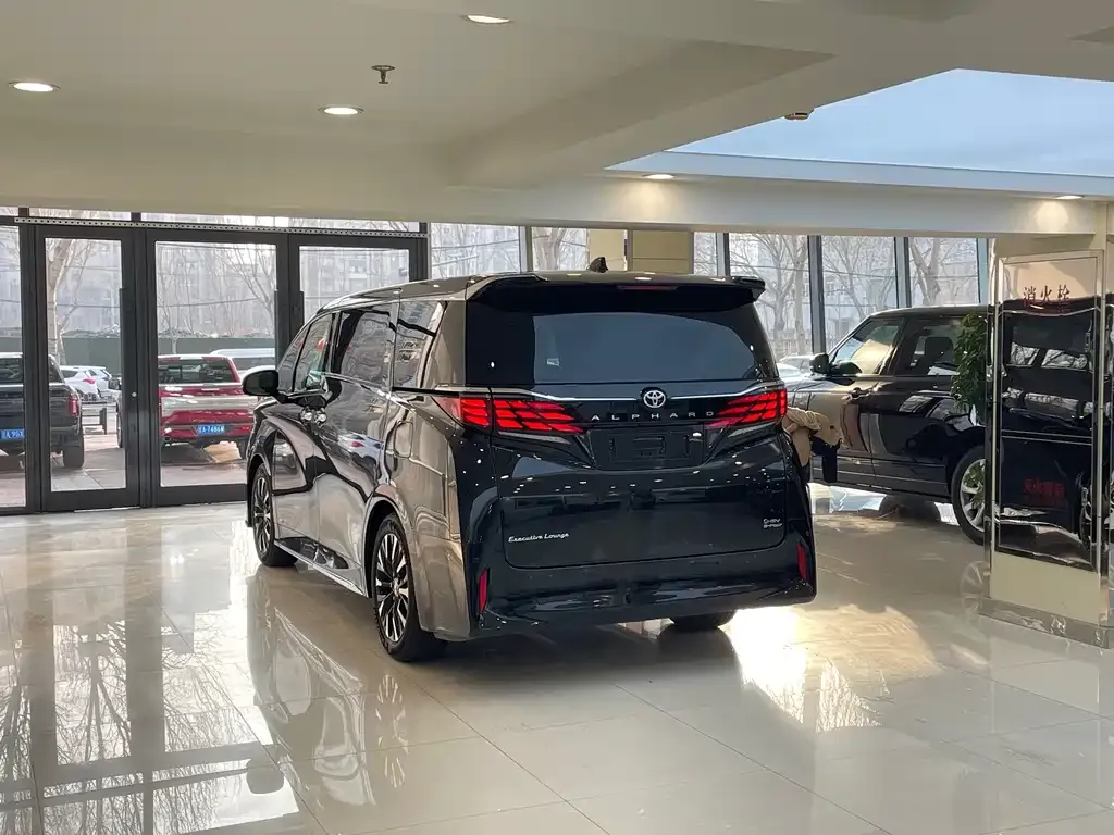 Toyota Alphard 2024 из CN, фото 2